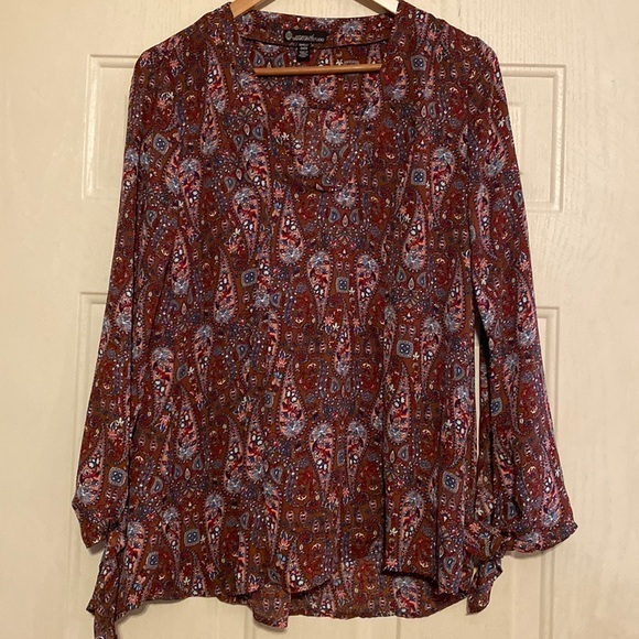 Signature Studio Tops - Signature studio v neck top‎